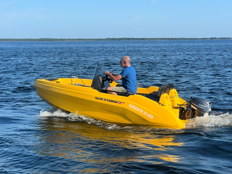 Black mercury outboard engines of various power ratings at best prices from Motor Marine Services, County Donegal, Ireland